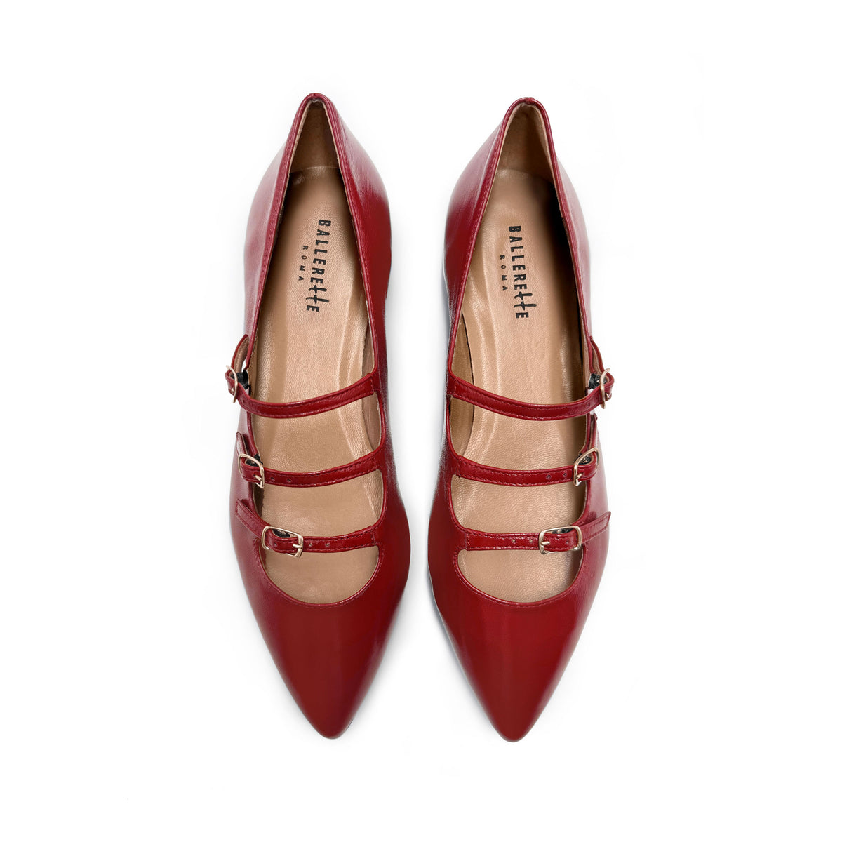 Glänzende rote spitze Ballerinas mit Riemen