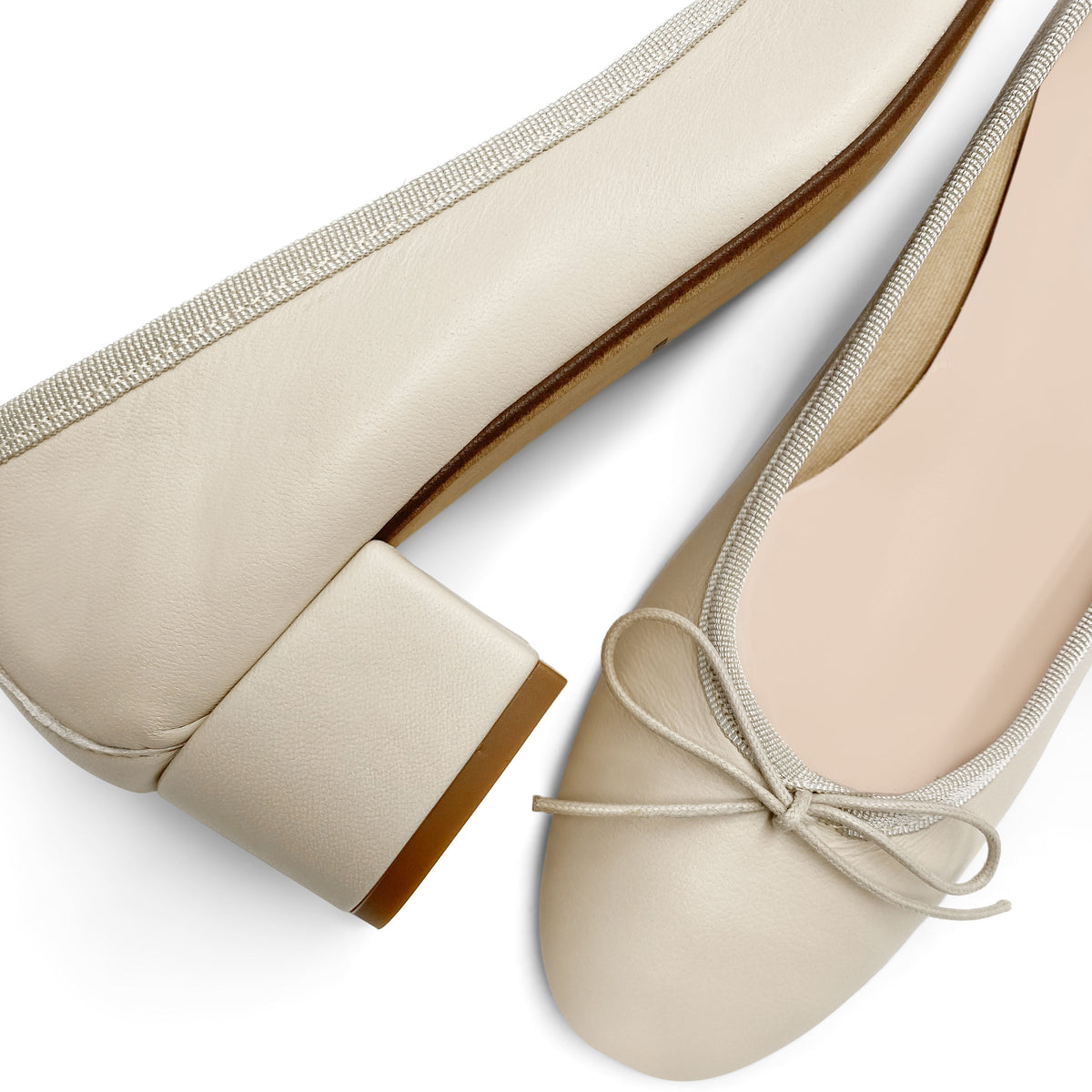 Bailarinas de piel beige con tacón alto