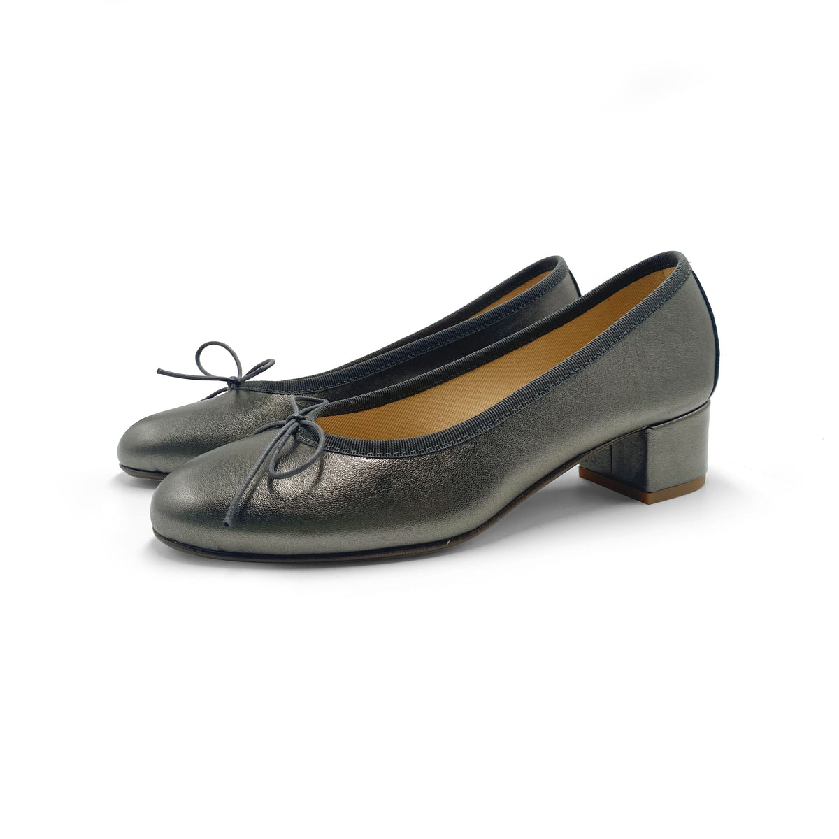 Stahllaminierte Leder Ballerinas mit hohem Absatz