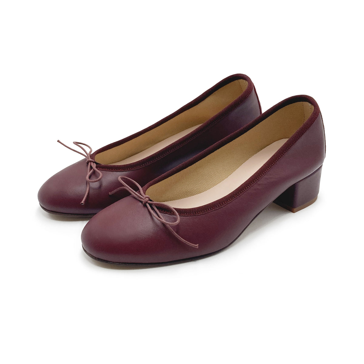 Burgunderrote Lederballerinas mit hohem Absatz