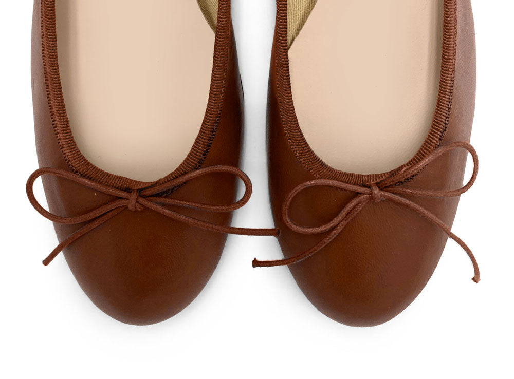 Braune Lederballerinas mit hohem Absatz