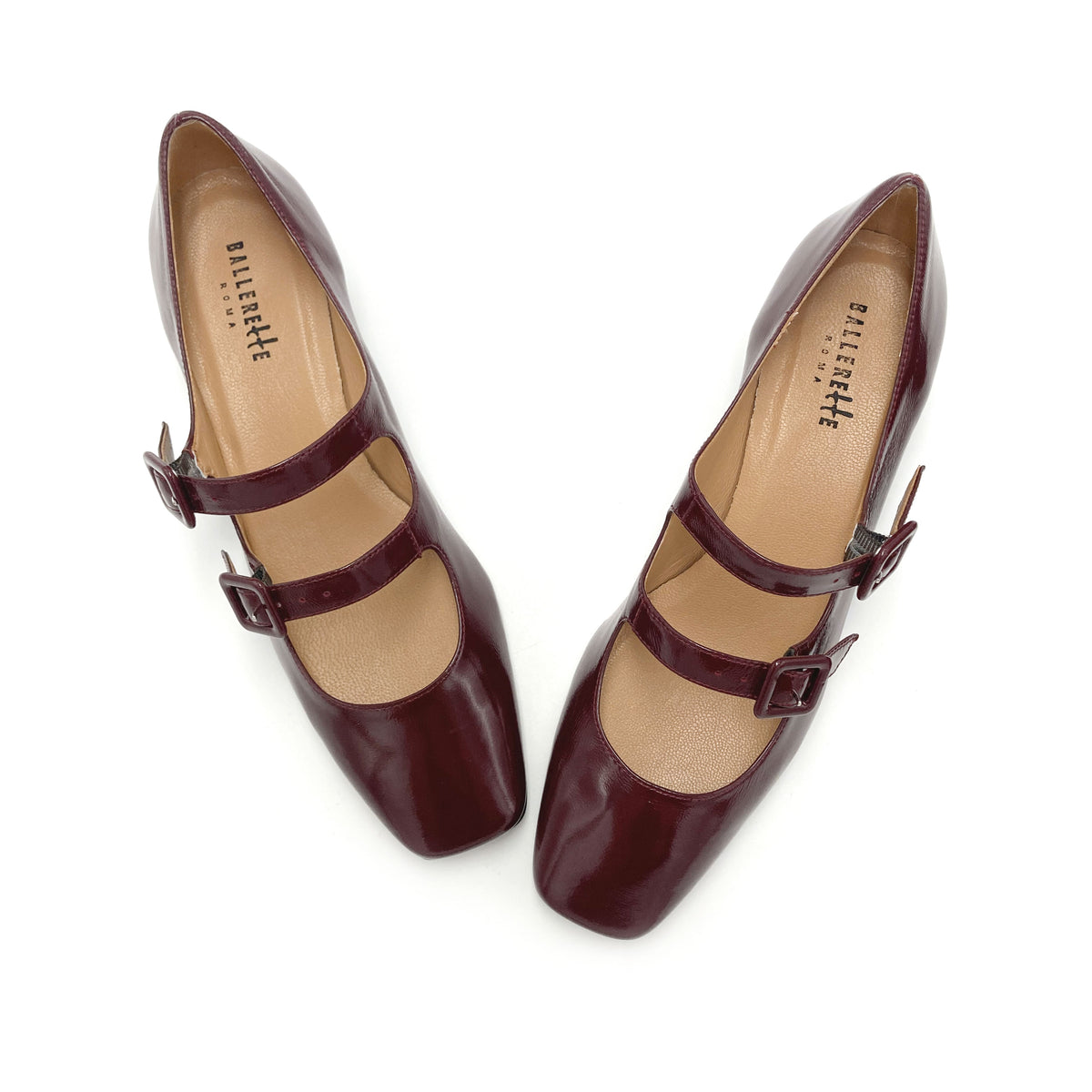 Glänzende bordeauxfarbene Mary‑Jane‑Ballerinas mit Absatz und quadratischer Spitze
