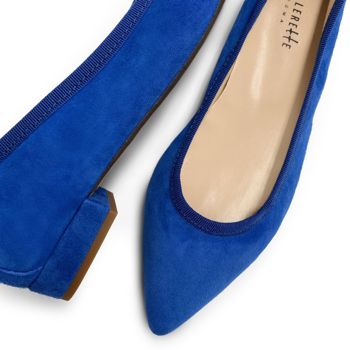 Leuchtendblaue spitzeWildlederballerinas