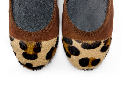 Braune Ballerinas aus Wildleder mit Spitze im gelfecktem Ponyfell