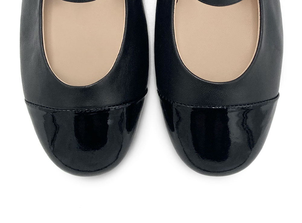 Ballerine Mary Jane nere in pelle con cinturino e punta in vernice