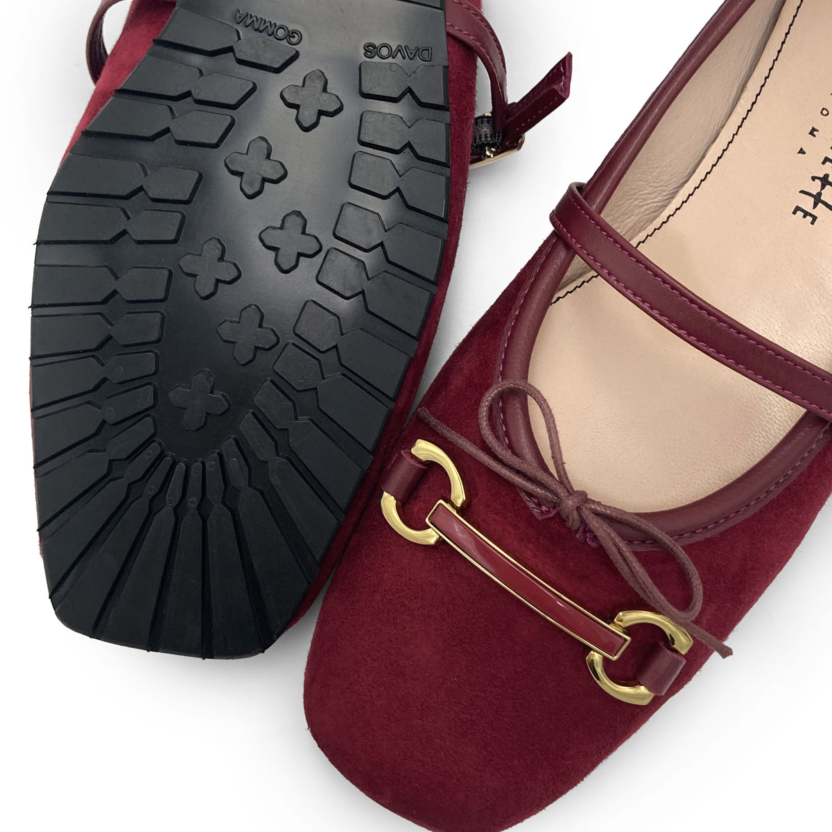 Bordeauxrote Veloursleder-Mary-Jane-Ballerinas mit Metallschließe