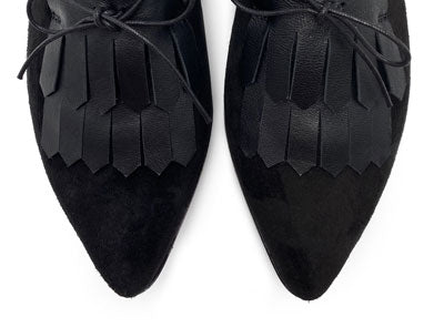 Brogues pour femmes en daim noir avec franges en cuir