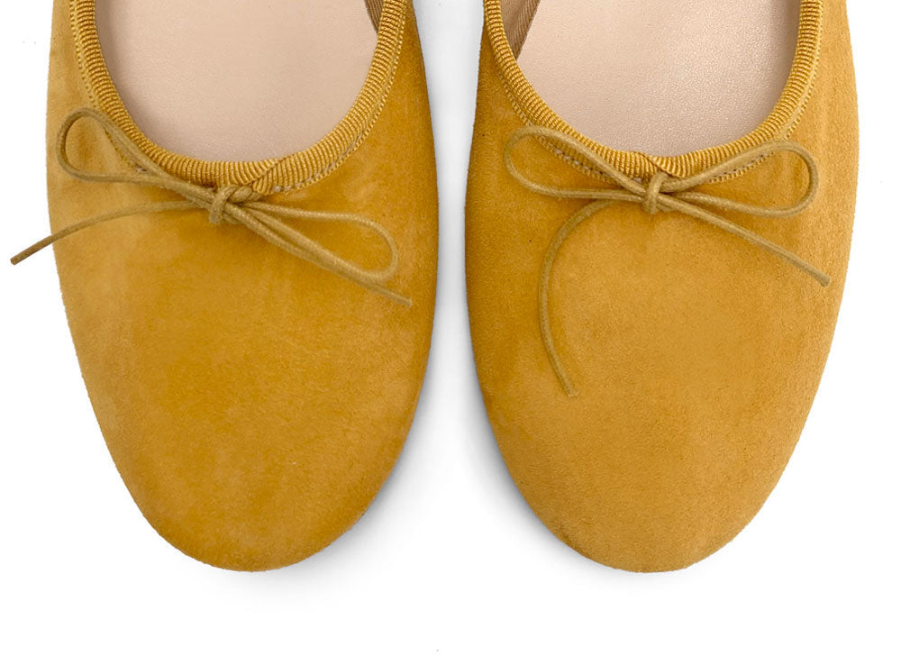 Senfgelbe "Glove" Ballerinas aus Wildleder