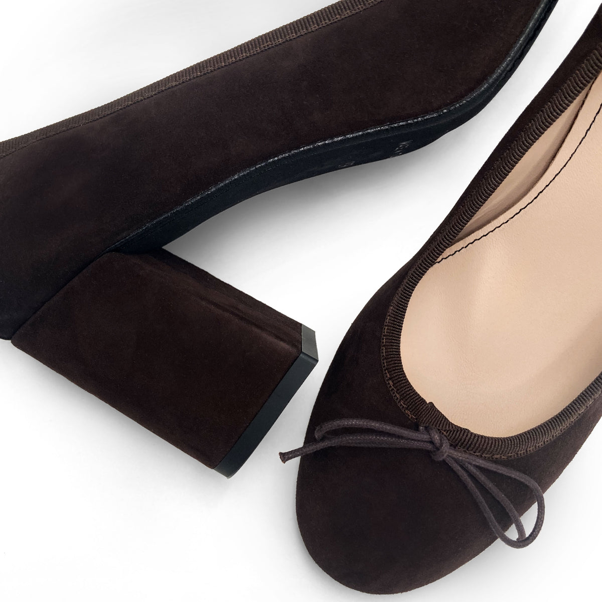 Dunkelbraune Damen-Décolleté-Ballerinas aus Wildleder mit hohem Absatz