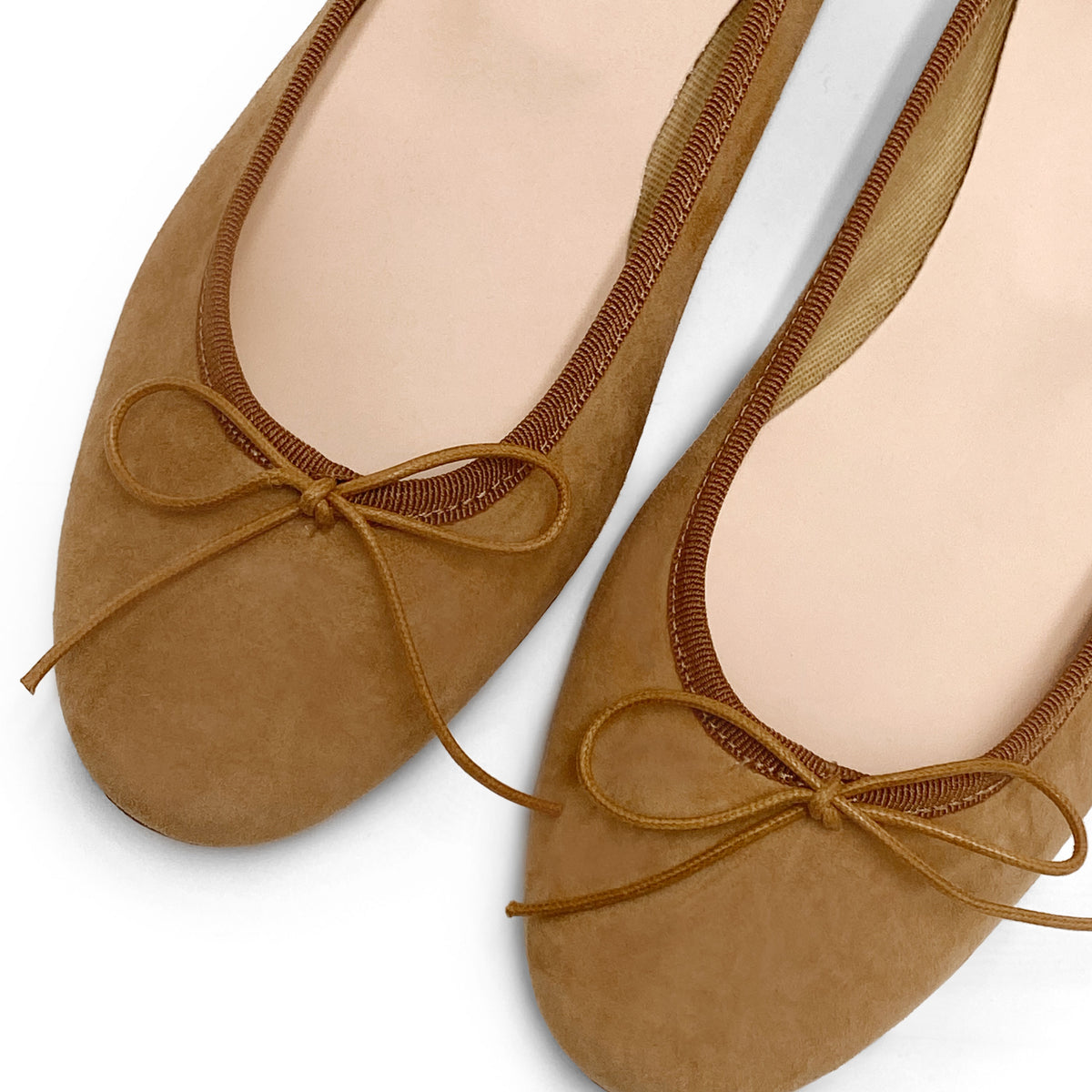 Ballerines en daim couleur cuir à talon