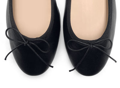 Schwarze Lederballerinas mit Absatz