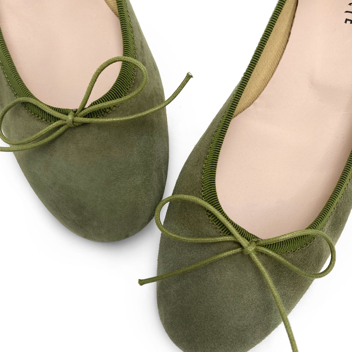 Ballerines en daim vert olive à talon