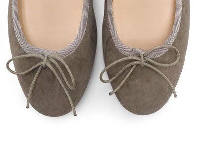 Ballerines en daim taupe in camoscio à talon