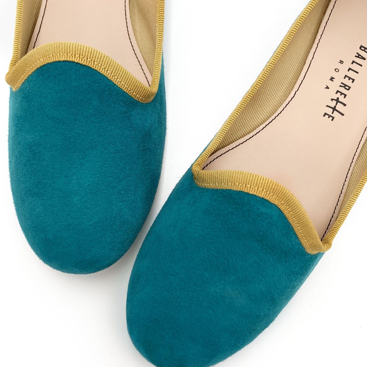 Slippers de mujer en ante azul petróleo con detalles mostaza