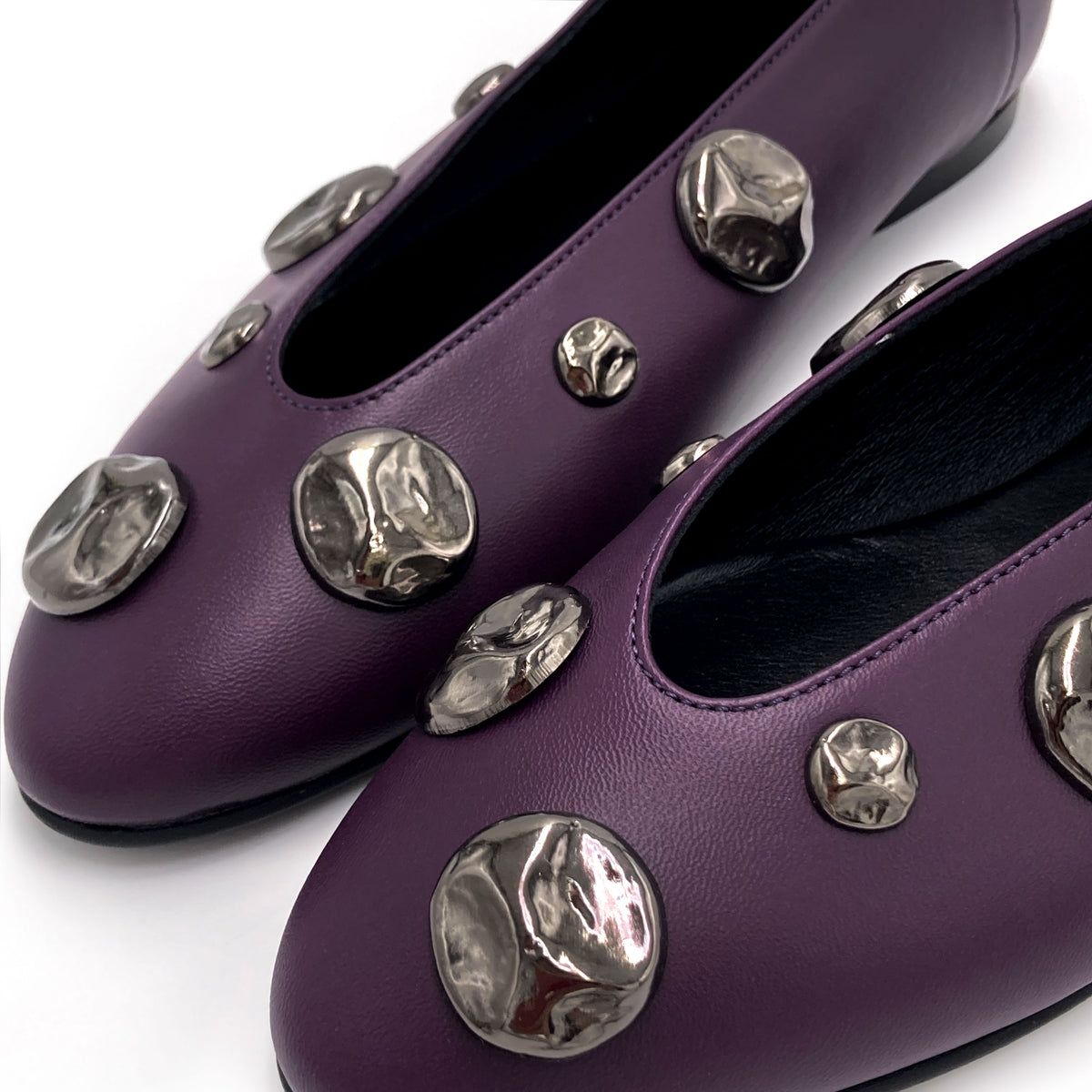 Plum purple leather ballet flats with V-cut and iron studs