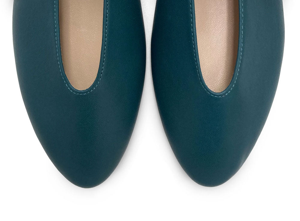 Ballerine blu petrolio in pelle con scollo a V e cinturino