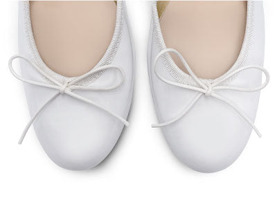 Bailarinas en charol blanco con tacón alto