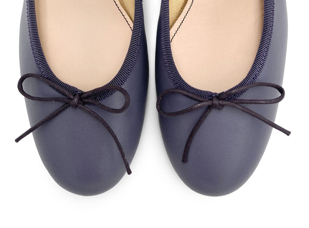 Weinrote Lederballerinas mit hohem Absatz