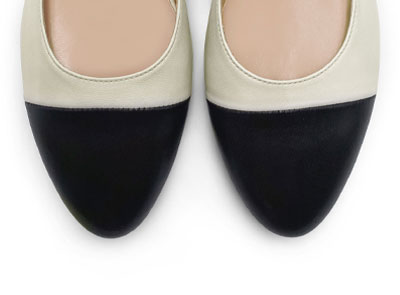 Slingback Ballerinas aus elfenbeinfarbenen und schwarzem Leder