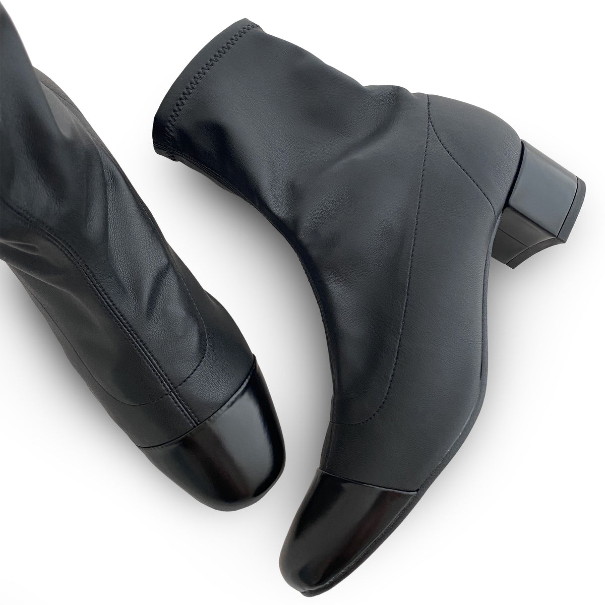 Stivaletti neri a calza in similpelle elasticizzata e punta in pelle nera