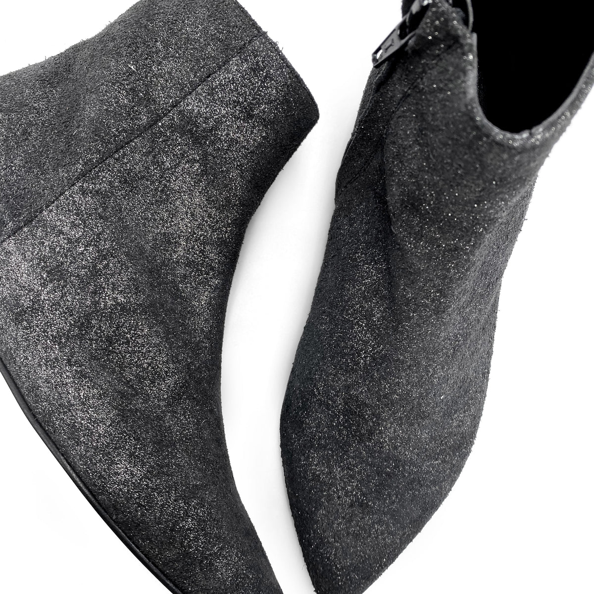 Stivaletti con tacco interno in camoscio glitterato nero