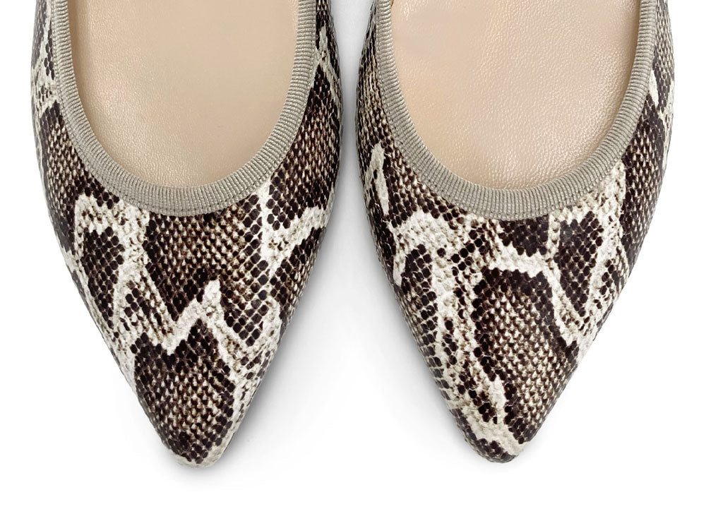 Ballerine a punta animalier pitonate in pelle