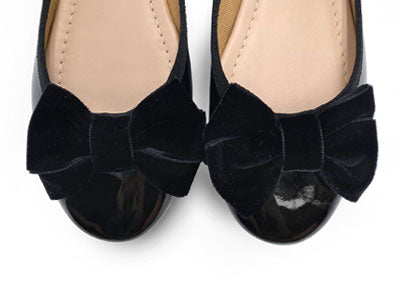 Ballerine da bambina in vernice nera e fiocco in velluto
