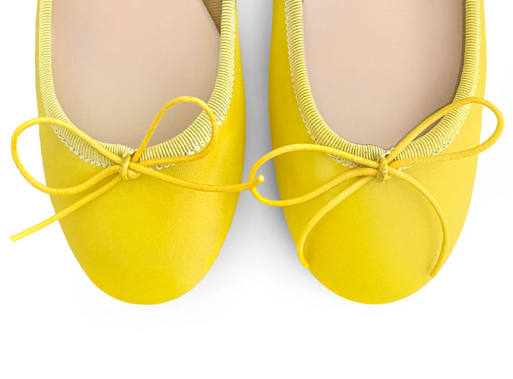 Gelbe Lederballerinas