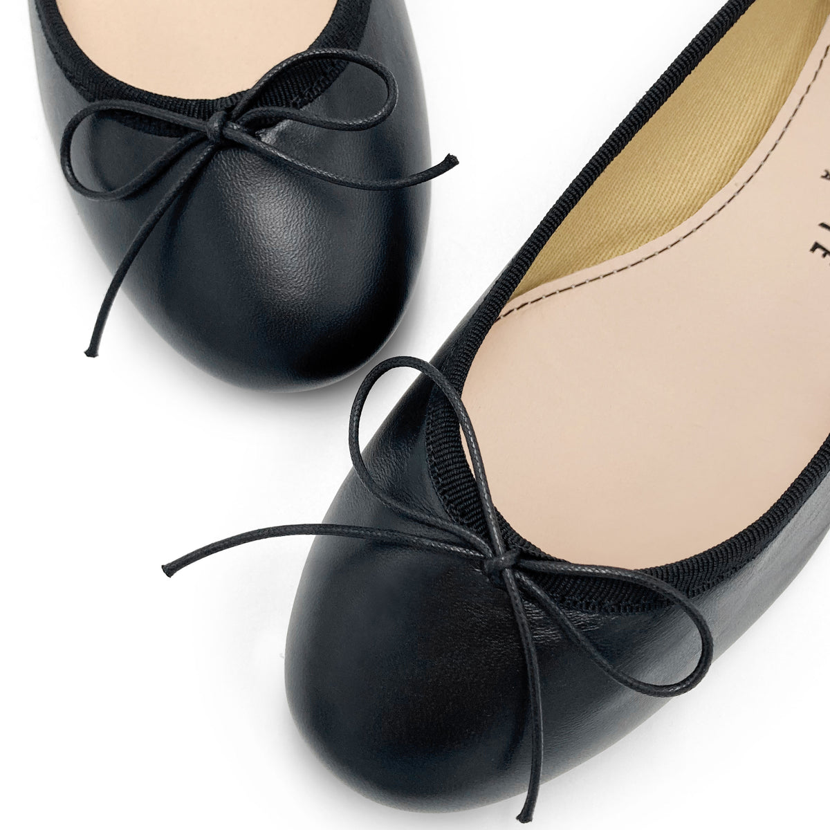 Ballerines en cuir noir