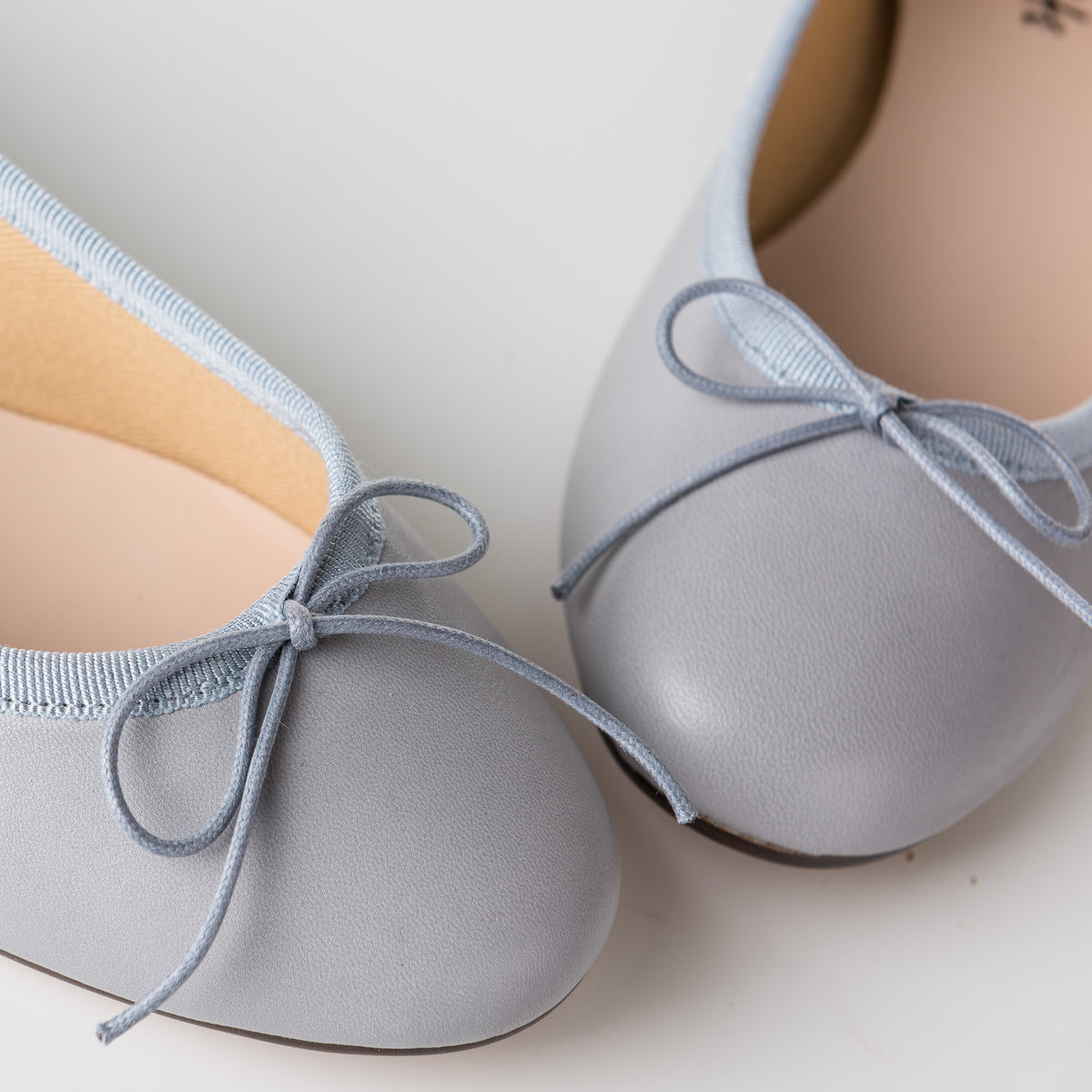 Ballerines en cuir gris clair