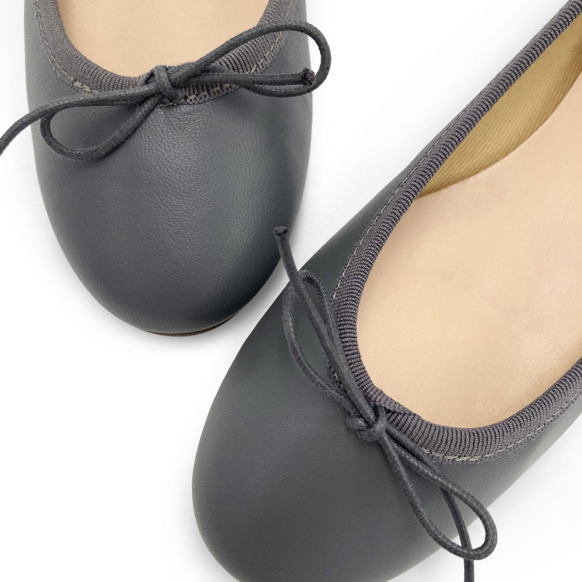 Ballerines en cuir gris fumé