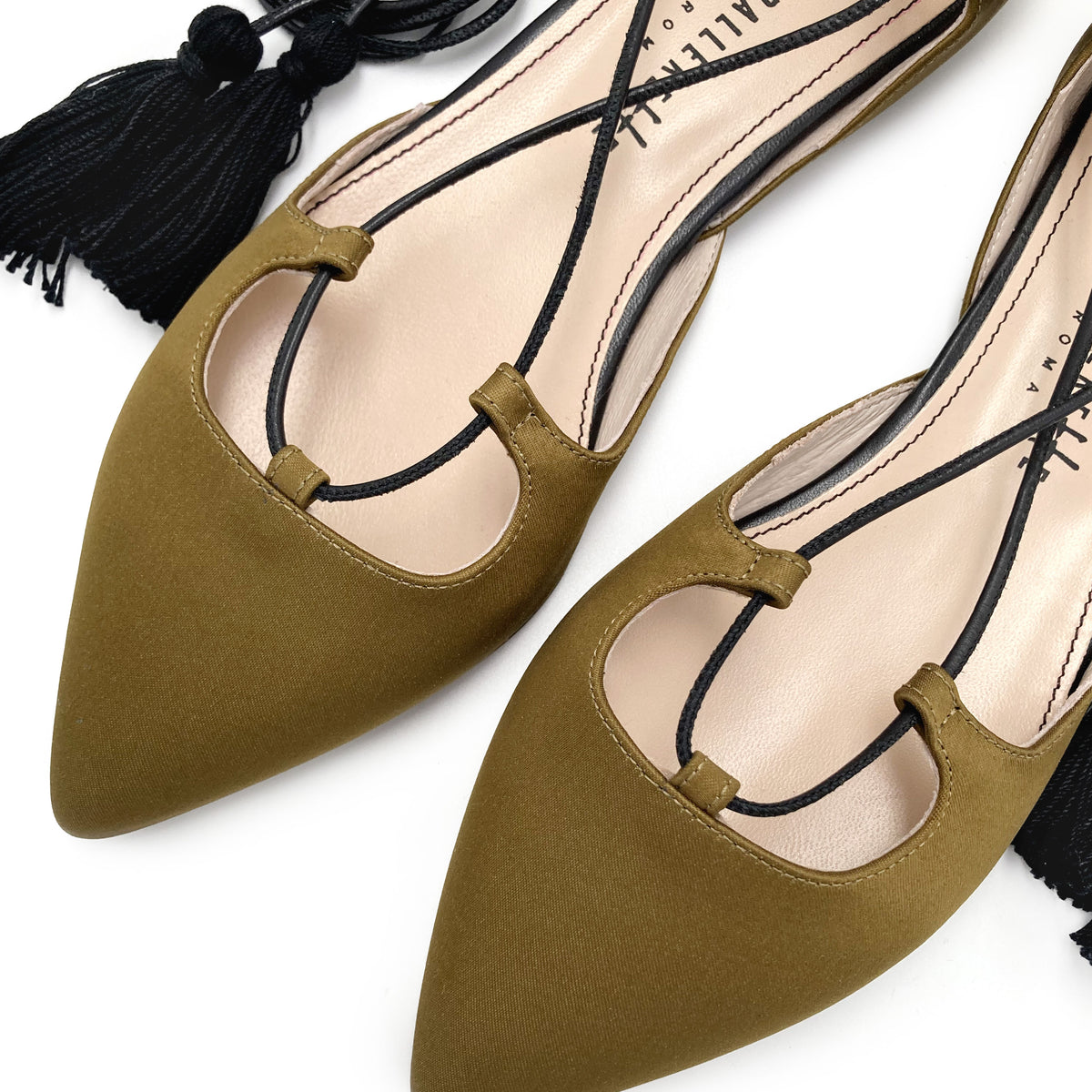 TT GO GREEN COLLECTION - Senfgelbe Ballerinas aus recyceltem Satin mit Gladiator-Schnürung