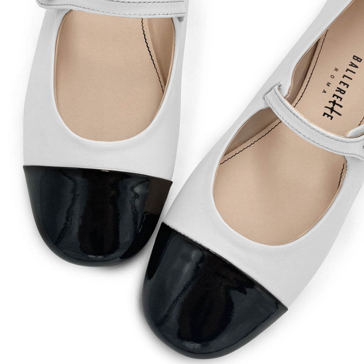 Ballerine Mary Jane bianche in pelle con cinturino e punta in vernice