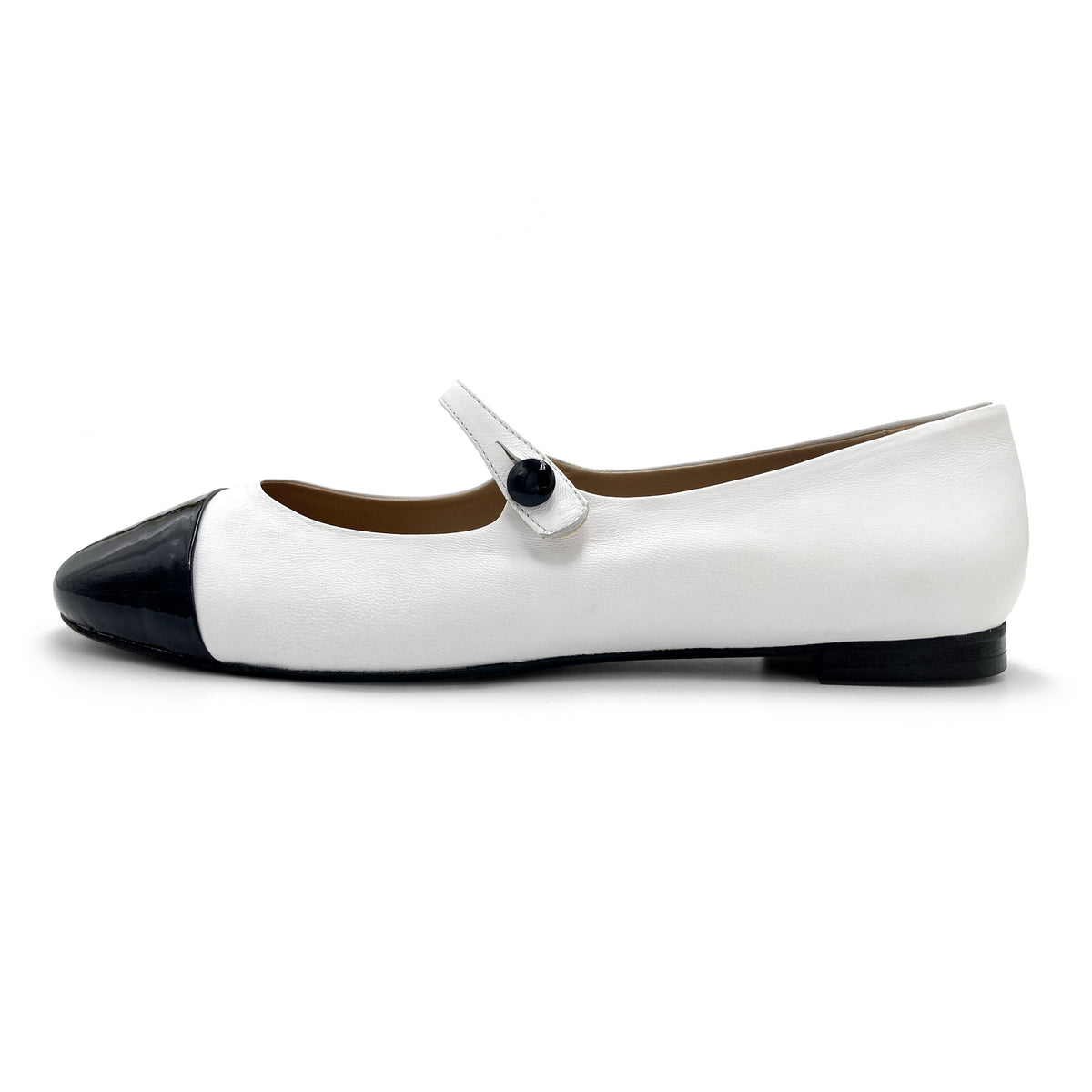 Ballerine Mary Jane bianche in pelle con cinturino e punta in vernice
