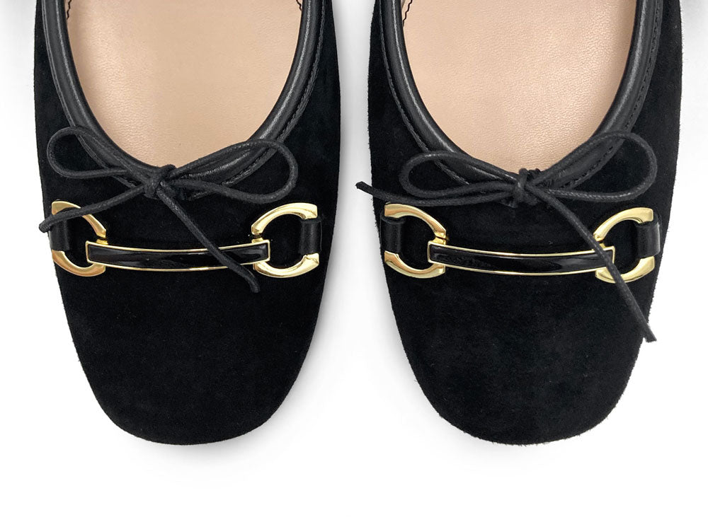 Schwarze Veloursleder-Mary-Jane-Ballerinas mit Metallschließe