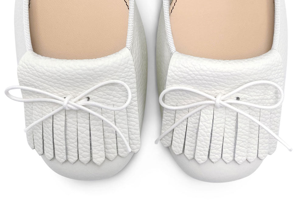 Mocasines de mujer blancos de piel con flecos 