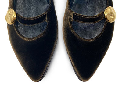 Ballerine in velluto marrone con cinturini e borchie