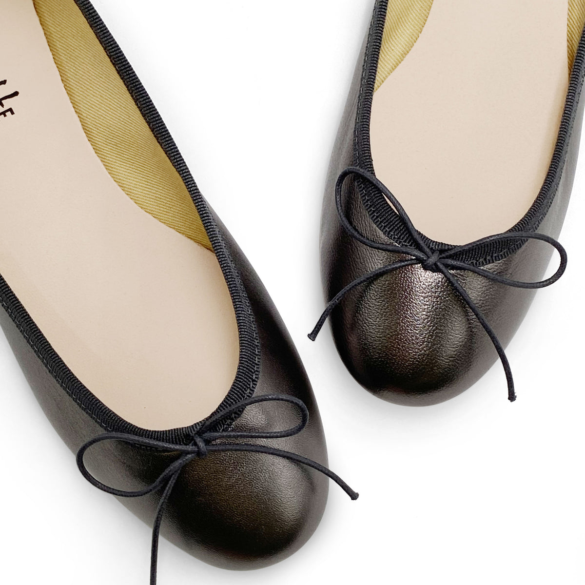 Ballerines grises en cuir laminé