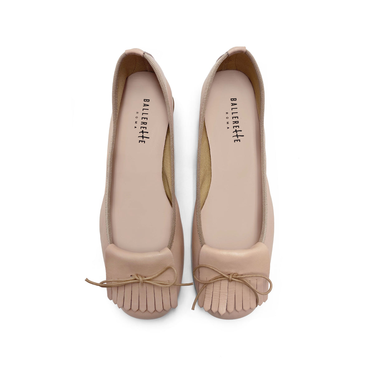Mocassini beige in pelle con tacco e frangia