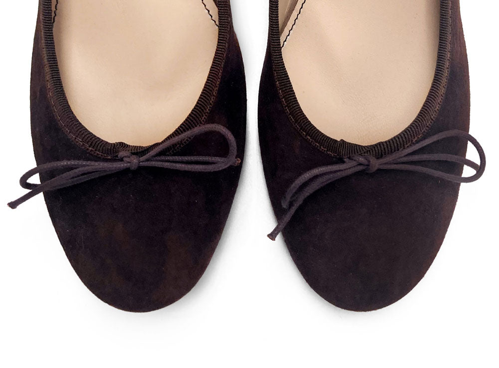 Dunkelbraune Damen-Décolleté-Ballerinas aus Wildleder mit hohem Absatz