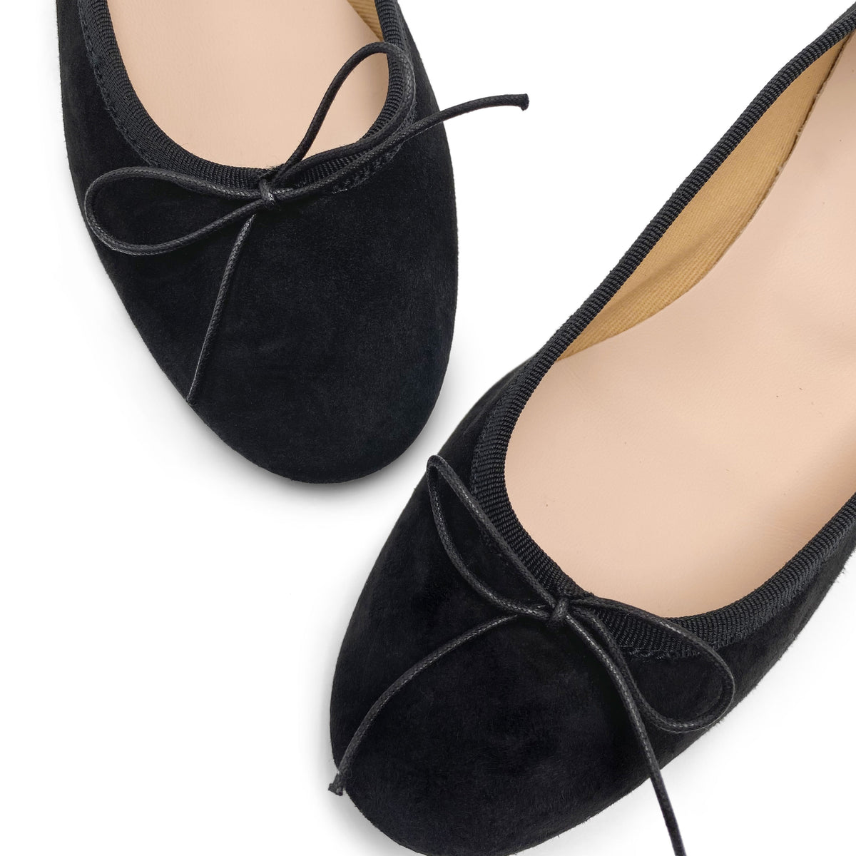 Schwarze Wildlederballerinas mit Absatz