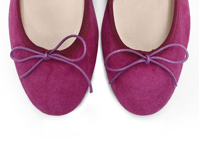 Ballerines en daim prune avec talon