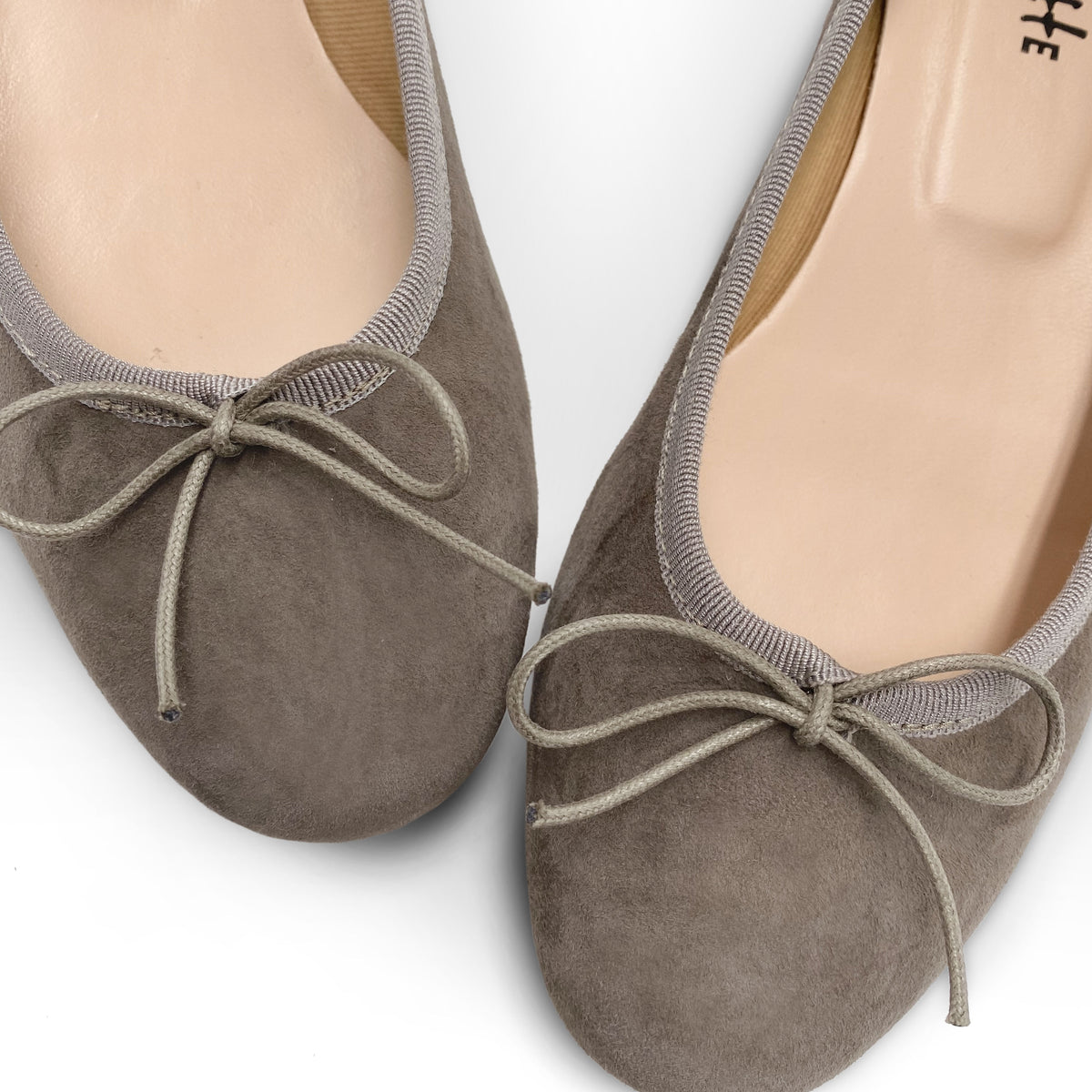 Ballerines en daim taupe in camoscio à talon