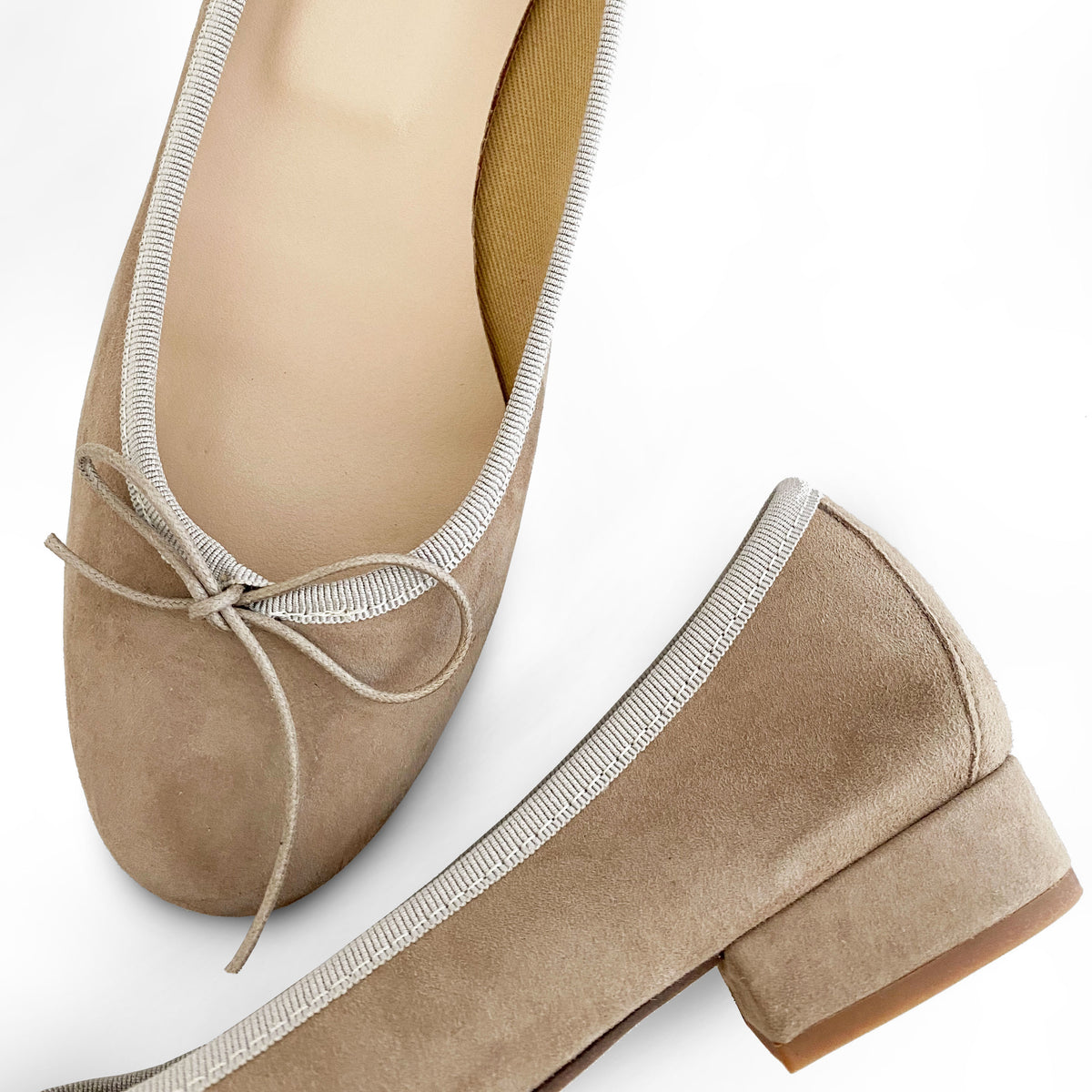 Ballerines en daim beige tourterelle à talon