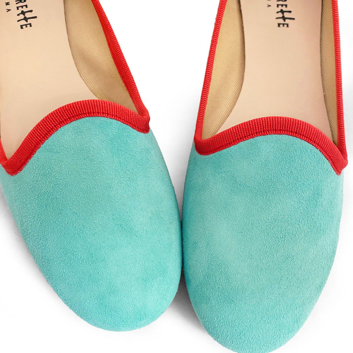 Slippers femme en daim aqua et détails corail 
