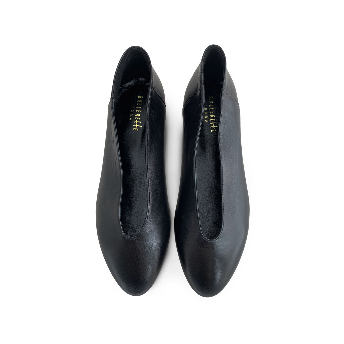 Ballerine nere in pelle con scollo a V